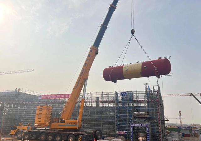 首臺大型設(shè)備“落戶”，氯堿新能源項目吹響工程設(shè)備安裝新號角！