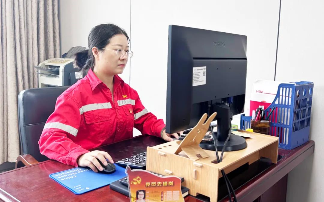 【宜化榜樣】化機(jī)公司牛艷嬌：恪盡職守勇?lián)?dāng)，廉潔自律揚(yáng)清風(fēng)(圖3)