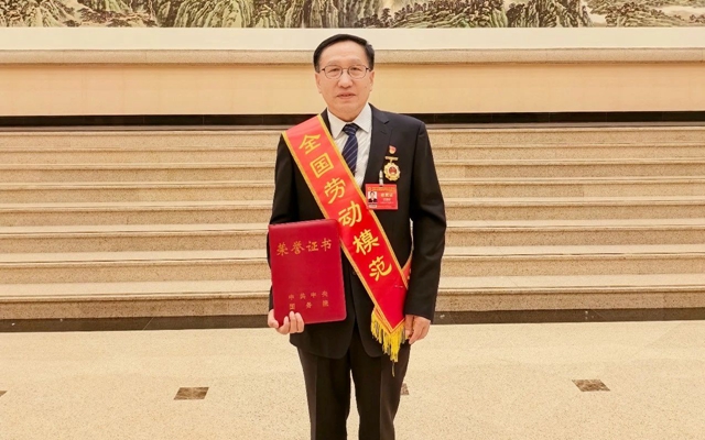 祝賀！新疆宜化礦業(yè)龐建將榮獲全國勞動模范(圖1)