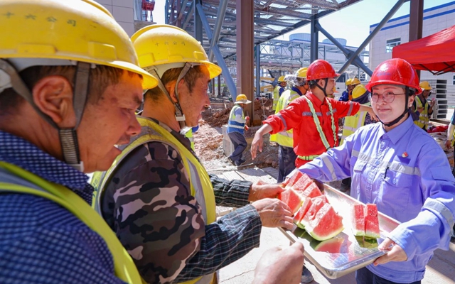酷暑送清涼，關(guān)懷沁人心！宜化田家河園區(qū)全力保障職工高溫作業(yè)安全